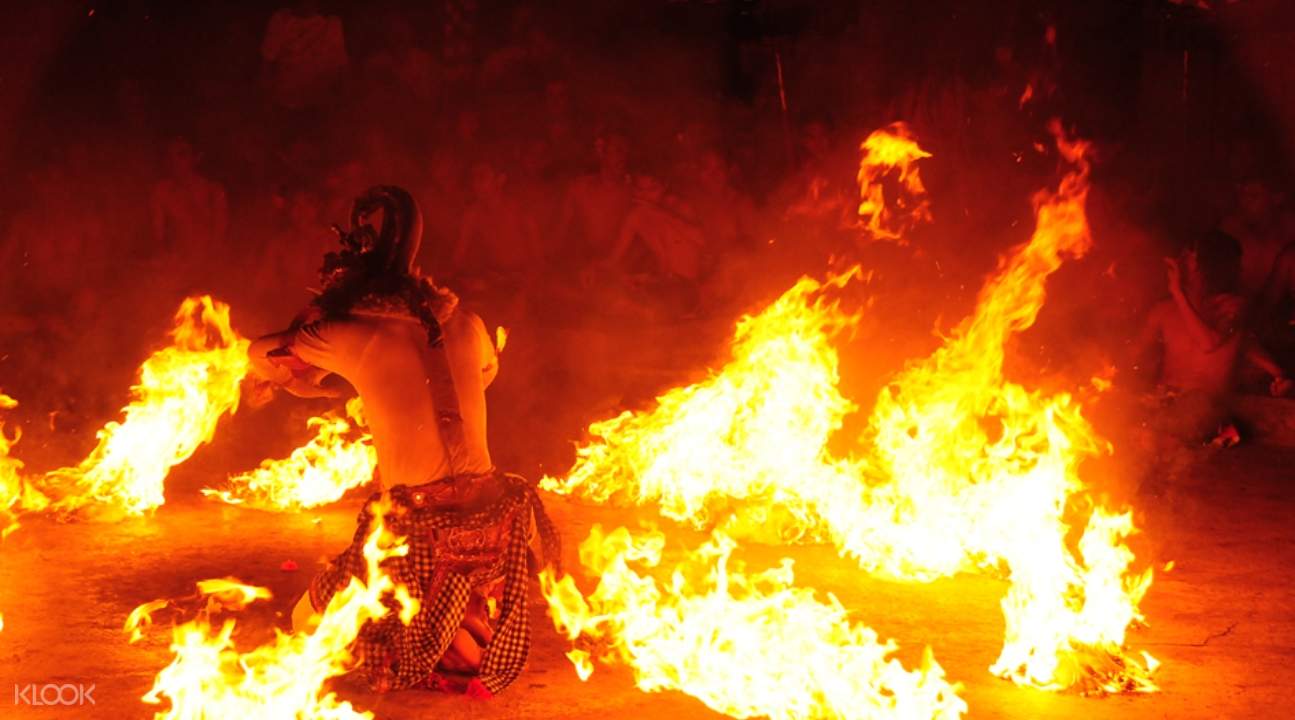 Tiket Tari  Kecak dan Pertunjukan Api di Pura Uluwatu Bali 